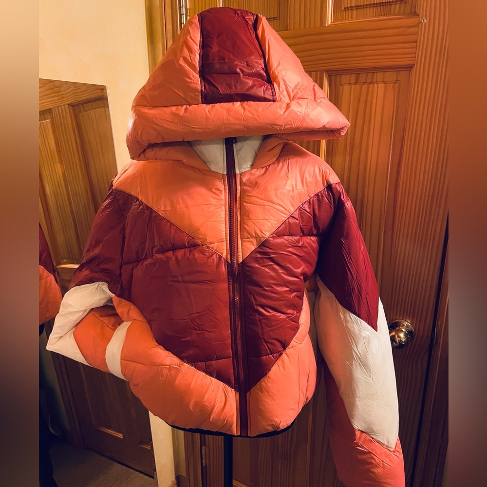 Pink hooded puffer cropped jacket